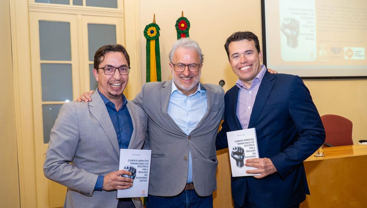/arquivos/Lançamento de livro de Álvaro Luiz Poglia reúne autoridades e especialistas no Memorial do Ministério Público /arquivos/WhatsApp Image 2025-09-30 at 14.37.09 (2)