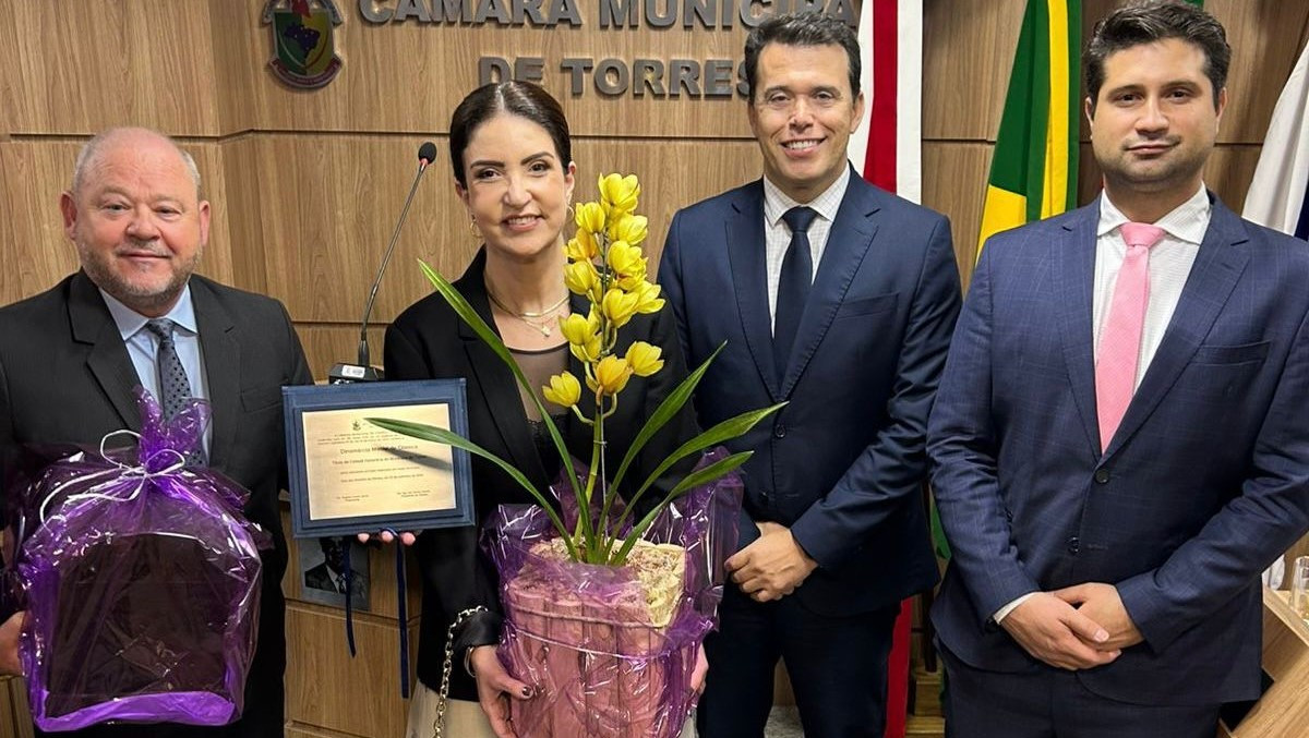 /arquivos/Dinamárcia Maciel de Oliveira recebe título de cidadã honorária de Torres /arquivos/WhatsApp Image 2025-09-23 at 11.25.13