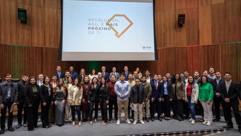 /arquivos/Novos servidores do MP tomam posse em cerimônia prestigiada pela AMP/RS /arquivos/01 capa